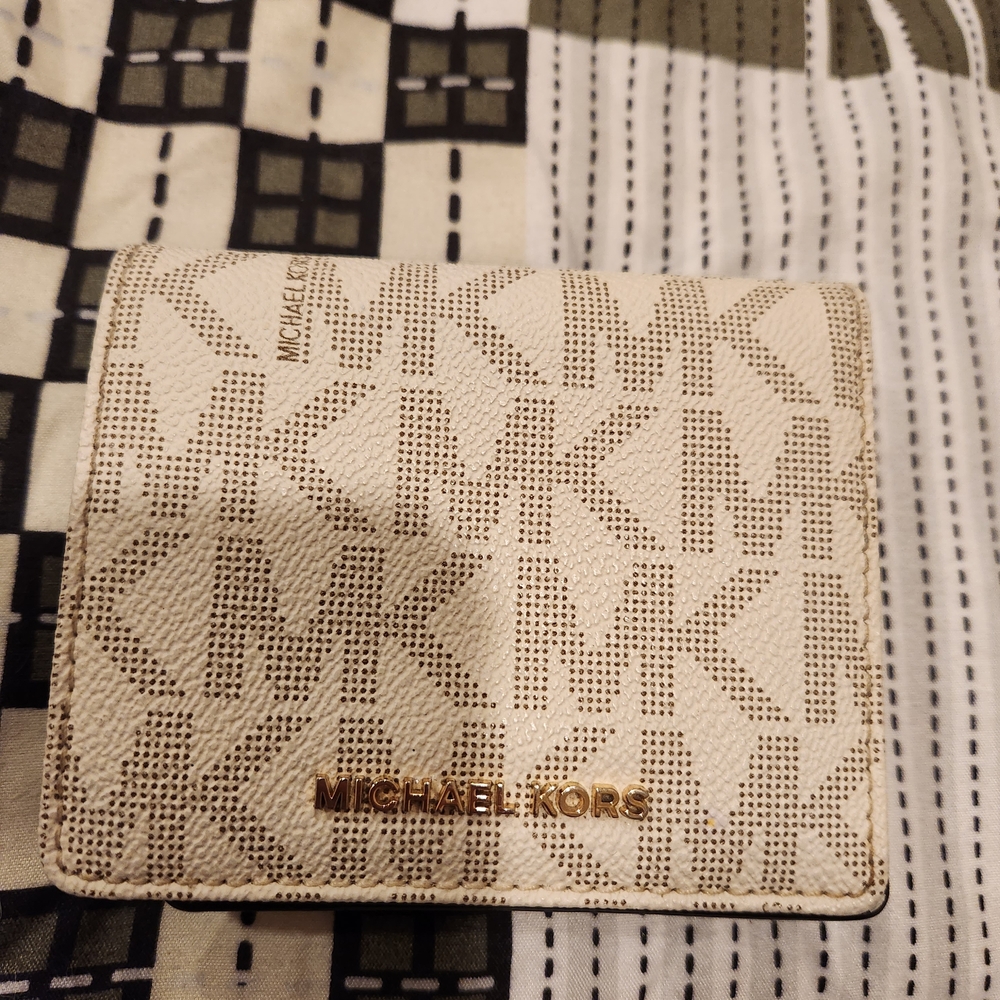 Michael Kors Cream Wallet